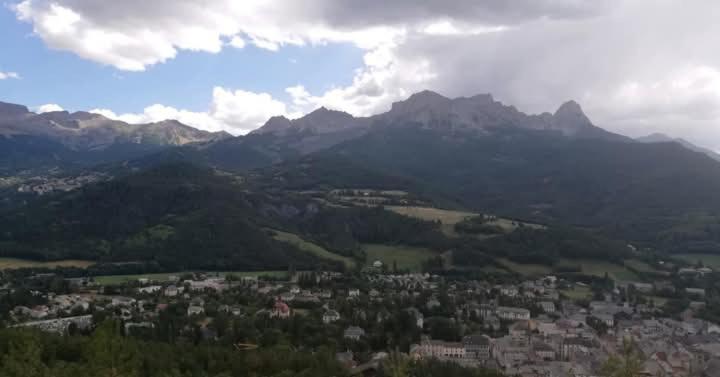 App Vue Montagne Barcelonnette Proche Piscine Rando Riviere Nature المظهر الخارجي الصورة